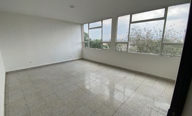 Renta oficinas amplias. Col. La Paz. Av. Juárez