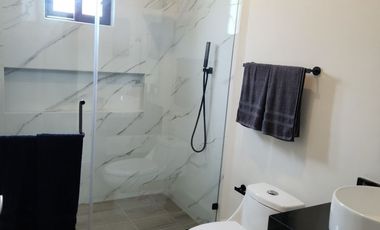 CASA DE LUJO EN FRACC. PRIVADO DE CARRETERA NACIONAL (PREVENTA)