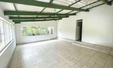 CASA CAMPESTRE  EN VENTA EN  LA VEREDA LA PUERTA CHINAUTA CUNDINAMARCA