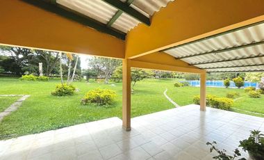 CASA CAMPESTRE  EN VENTA EN  LA VEREDA LA PUERTA CHINAUTA CUNDINAMARCA