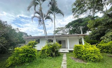 CASA CAMPESTRE  EN VENTA EN  LA VEREDA LA PUERTA CHINAUTA CUNDINAMARCA