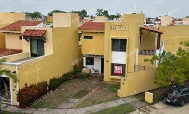 Casa con amplio terreno en Venta Fracc Puerta Magna zona Country