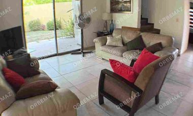 Casa con amplio terreno en Venta Fracc Puerta Magna zona Country