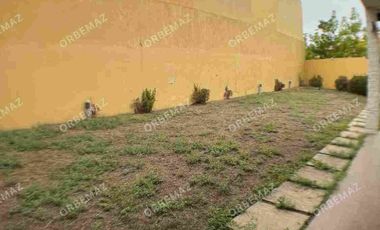 Casa con amplio terreno en Venta Fracc Puerta Magna zona Country