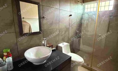 Casa con amplio terreno en Venta Fracc Puerta Magna zona Country