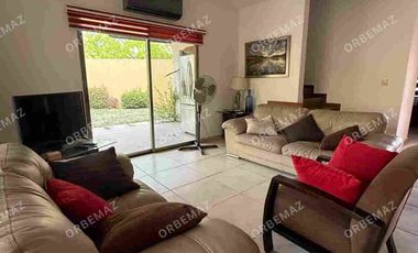 Casa con amplio terreno en Venta Fracc Puerta Magna zona Country