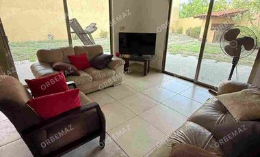 Casa con amplio terreno en Venta Fracc Puerta Magna zona Country