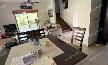 Casa con amplio terreno en Venta Fracc Puerta Magna zona Country