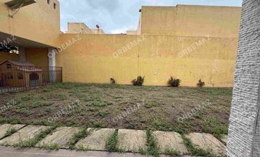 Casa con amplio terreno en Venta Fracc Puerta Magna zona Country