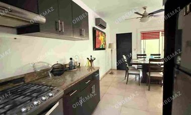 Casa con amplio terreno en Venta Fracc Puerta Magna zona Country