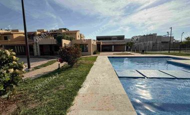 Casa con amplio terreno en Venta Fracc Puerta Magna zona Country