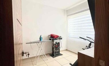 CASA SEMINUEVA Y AMPLIADA EN COTO, EN LOMA DORADA, TONALÁ.