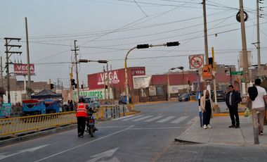 EN ALQUILER AMPLIO DEPARATAMENTO EN SMP, POR AV. EL SOL DE NARANJAL