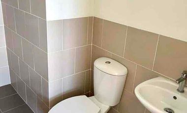 Condo for Rent in Holland Park Southwoods City Biñan