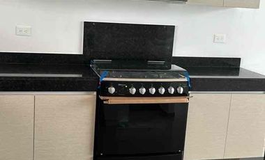 Casa Amueblada en Venta en Avenida Huayacán arbolada de 3 Recámaras