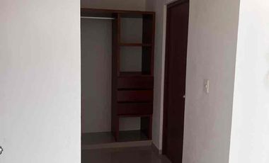 Casa Amueblada en Venta en Avenida Huayacán arbolada de 3 Recámaras