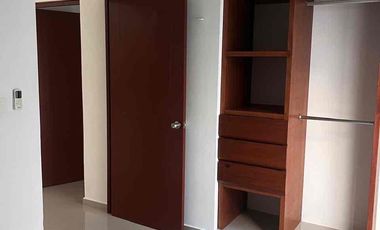 Casa Amueblada en Venta en Avenida Huayacán arbolada de 3 Recámaras