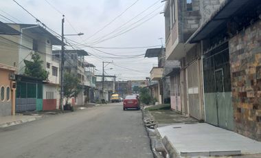 VENTA DE CASA EN CIUDADELA LAS ORQUIDEAS NORTE DE GUAYAQUIL