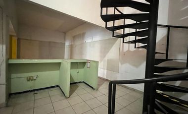 Local en Venta en Himno Nacional de 180 m2.