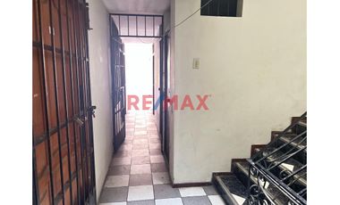 Se Alquila Casa Productiva De 5 Pisos-Urb.Monserrate Cerca A Isabel De Bobadilla Y Pocas Cuadras De Husares De Junin-480M2