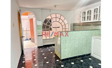 Se Alquila Casa Productiva De 5 Pisos-Urb.Monserrate Cerca A Isabel De Bobadilla Y Pocas Cuadras De Husares De Junin-480M2