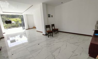 En venta local comercial Amable María Loja Ecuador