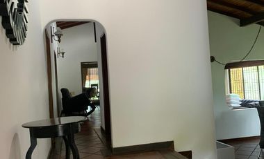 SE ARRIENDA CASA EN LAGOS DEL CACIQUE EXCELENTE UBICACIÓN