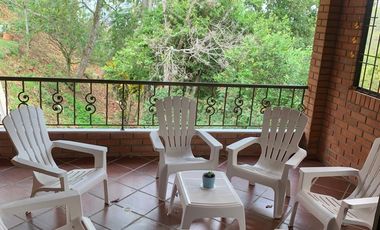 SE ARRIENDA CASA EN LAGOS DEL CACIQUE EXCELENTE UBICACIÓN