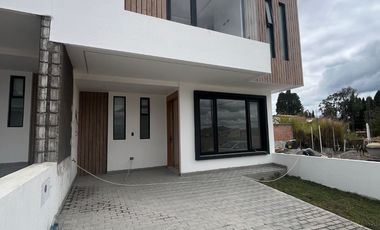 Modernas casas con crédito VIP de venta, Sector Ricaurte C1502