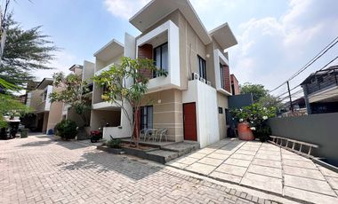 Dijual Rumah Townhouse Mewah Condet Kramatjati Jakarta Timur dekat Pusat Bisnis Jalan TB Simatupang [AR044]