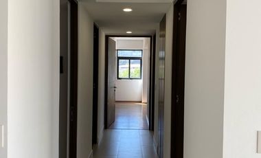 DEPARTAMENTO EN RENTA EN LOMAS DE ANGELÓPOLIS, PARQUE TOSCANA, PRIMER PISO, 3 RECÁMARAS, 2 AUTOS