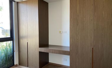 DEPARTAMENTO EN RENTA EN LOMAS DE ANGELÓPOLIS, PARQUE TOSCANA, PRIMER PISO, 3 RECÁMARAS, 2 AUTOS