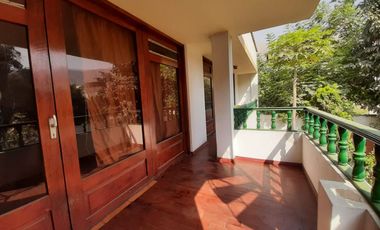 OPORTUNIDAD CASA EN ESQUINA CHACLACAYO