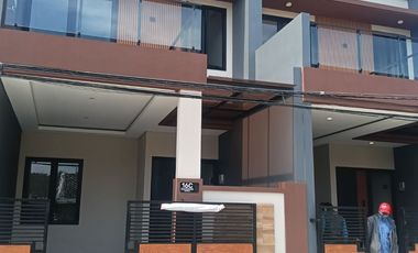 Rumah MEWAH CANTIK desain UNIK di Arcamanik Kota Bandung dijual