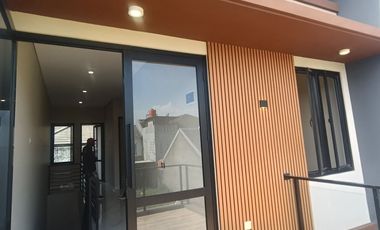 Rumah MEWAH CANTIK desain UNIK di Arcamanik Kota Bandung dijual