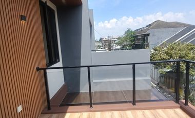 Rumah MEWAH CANTIK desain UNIK di Arcamanik Kota Bandung dijual