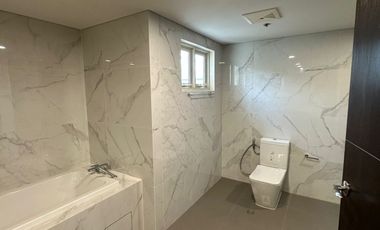 NEW IN THE MARKET! 336 sqm 5BR Penthouse in Park McKinley West near Venice Piazza