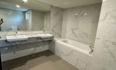 NEW IN THE MARKET! 336 sqm 5BR Penthouse in Park McKinley West near Venice Piazza