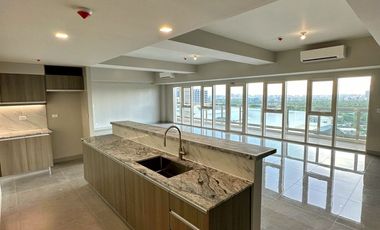 NEW IN THE MARKET! 336 sqm 5BR Penthouse in Park McKinley West near Venice Piazza