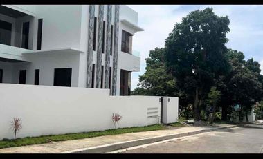 For Sale: 4 Bedroom Modern Zen House and Lot in Royale Tagaytay Estates, Cavite City