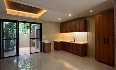 TOWNHOUSE MINIMALIST FOR SALE IN BETTER LIVING PARANAQUE
