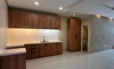 TOWNHOUSE MINIMALIST FOR SALE IN BETTER LIVING PARANAQUE