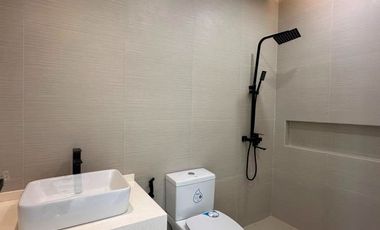 TOWNHOUSE MINIMALIST FOR SALE IN BETTER LIVING PARANAQUE