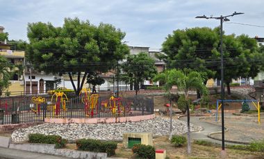 Alquiler de Habitación de un solo ambiente, Planta baja, ingreso independiente - Sauces 9, frente a parque lineal Sauces 9.