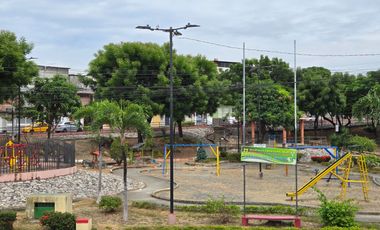 Alquiler de Habitación de un solo ambiente, Planta baja, ingreso independiente - Sauces 9, frente a parque lineal Sauces 9.