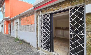 Alquiler de Habitación de un solo ambiente, Planta baja, ingreso independiente - Sauces 9, frente a parque lineal Sauces 9.