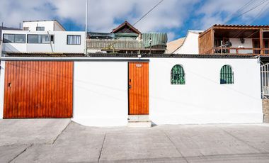 SE VENDE HERMOSA CASA EN PSJE CHAUCA.