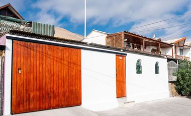 SE VENDE HERMOSA CASA EN PSJE CHAUCA.