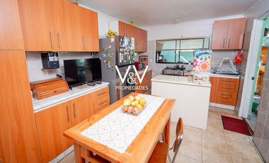 SE VENDE HERMOSA CASA EN PSJE CHAUCA.