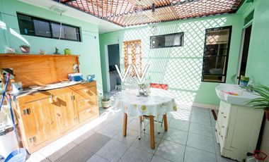 SE VENDE HERMOSA CASA EN PSJE CHAUCA.